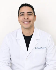 Dr. Moisés David Palencia, médico cirujano en La Mia Faccia Miraflores