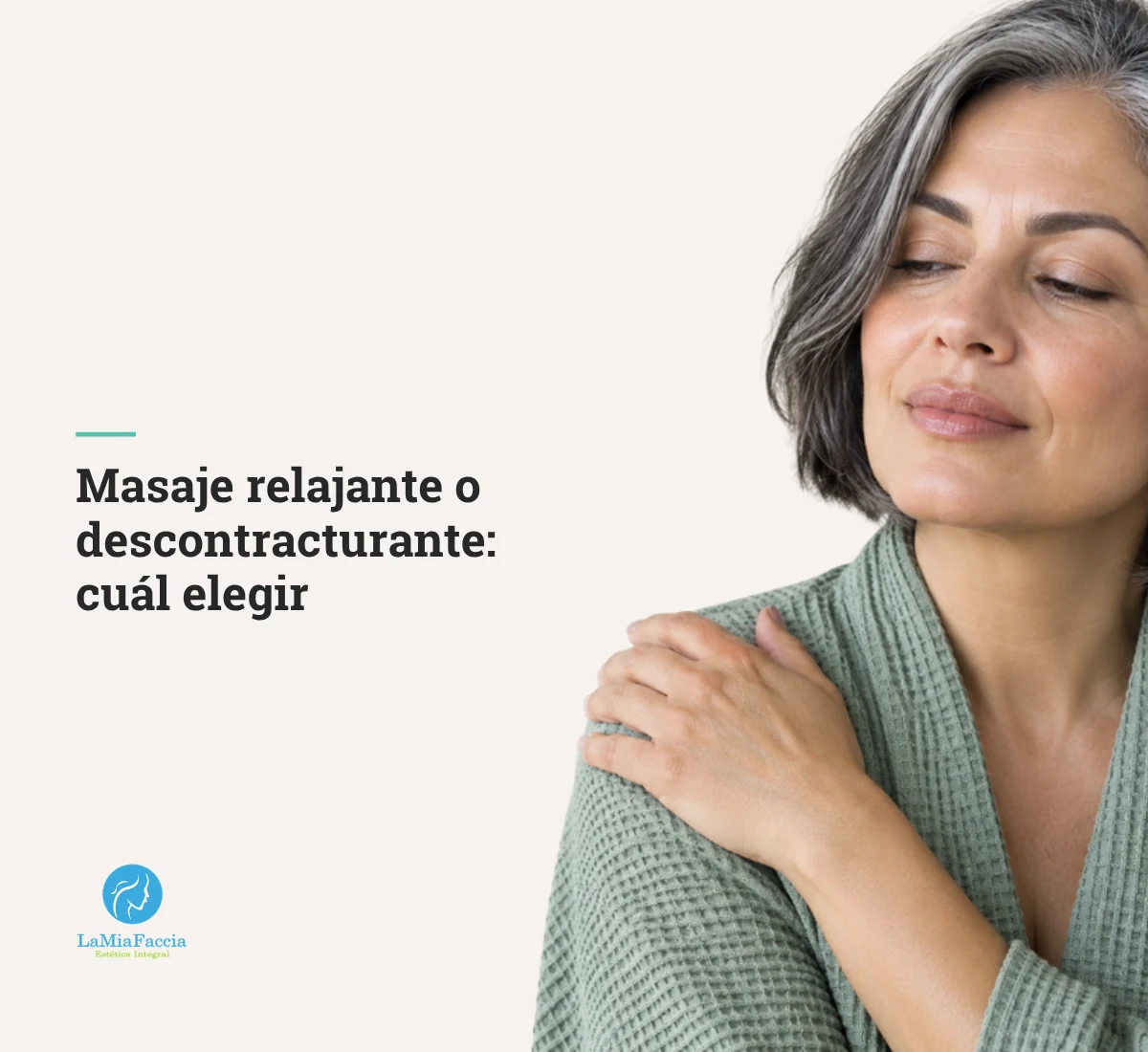 Mujer latina de 52 años relajada con bata de spa, mano sobre el hombro
