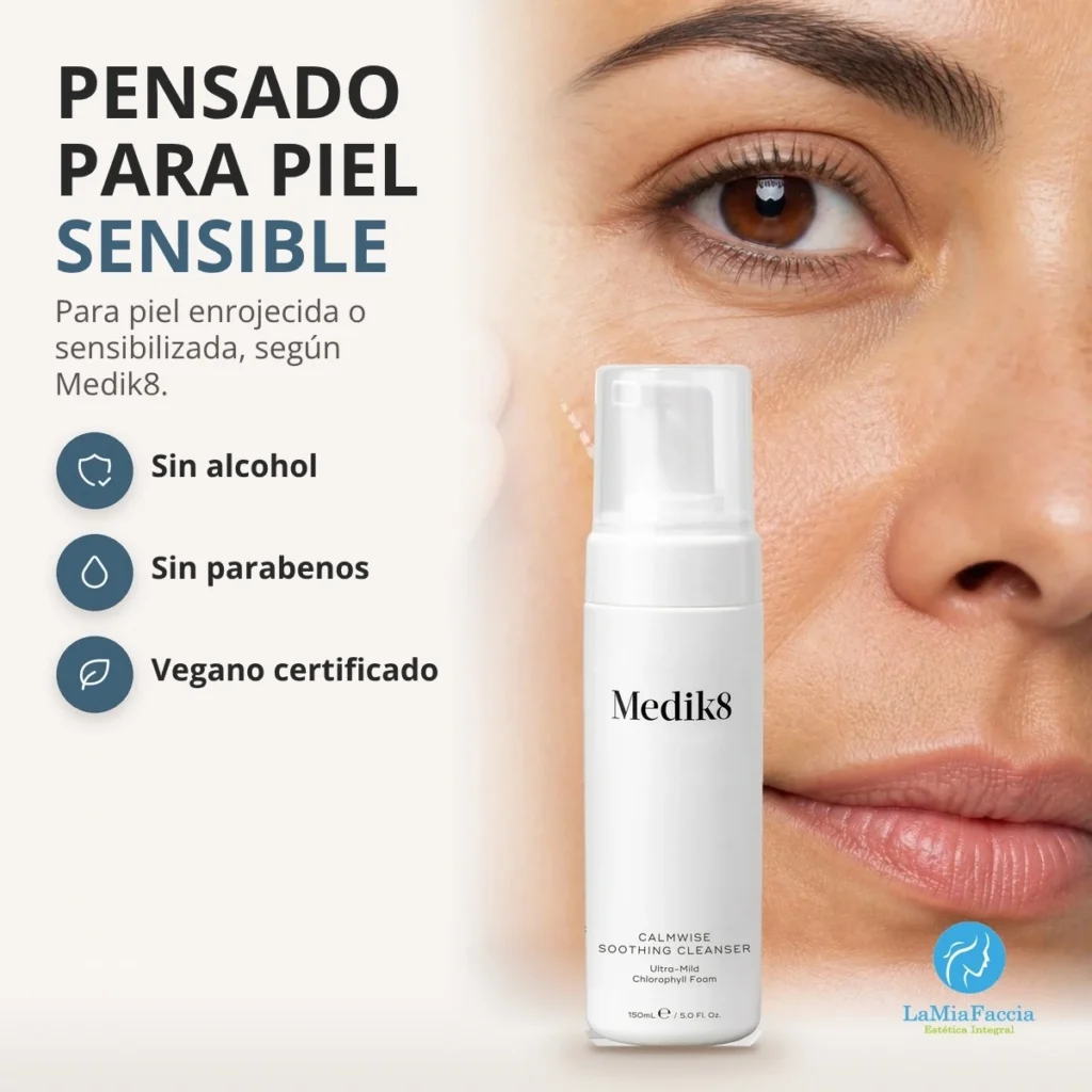Medik8 Calmwise Soothing Cleanser: espuma suave que respeta la piel sensible
