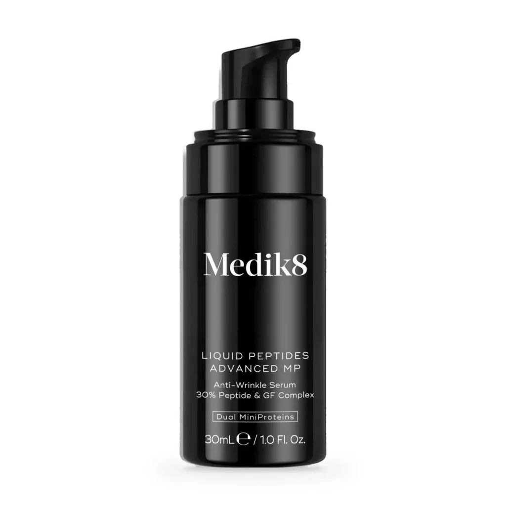 Frasco de Medik8 Liquid Peptides Advanced MP de 30 ml, sérum con complejo multipéptido