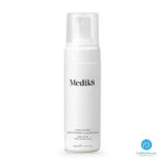 Video de Medik8 Calmwise Soothing Cleanser, limpiador facial en espuma para piel sensible